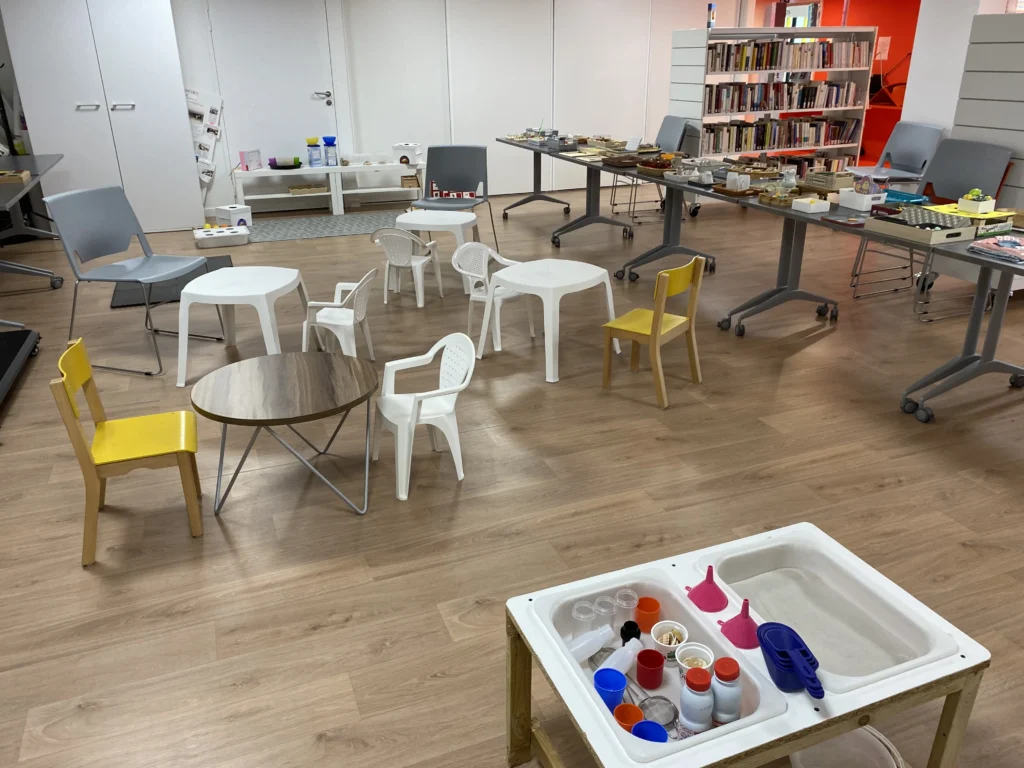 Atelier Montessori installé à la Médiathèque