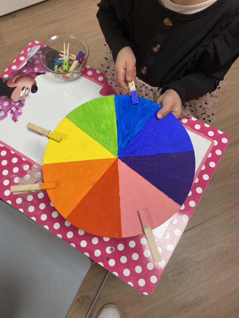 activité vie sensoriel avec des couleurs