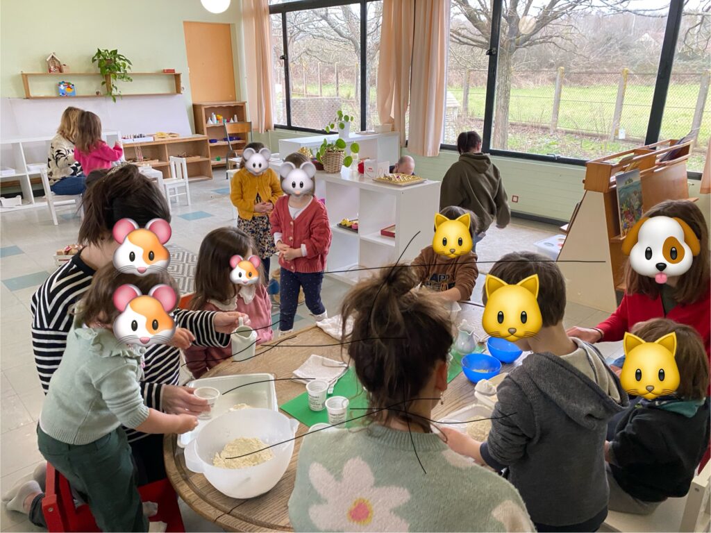 enfant qui mélange de la farine et de l'huile pour faire du sable magique sable magique